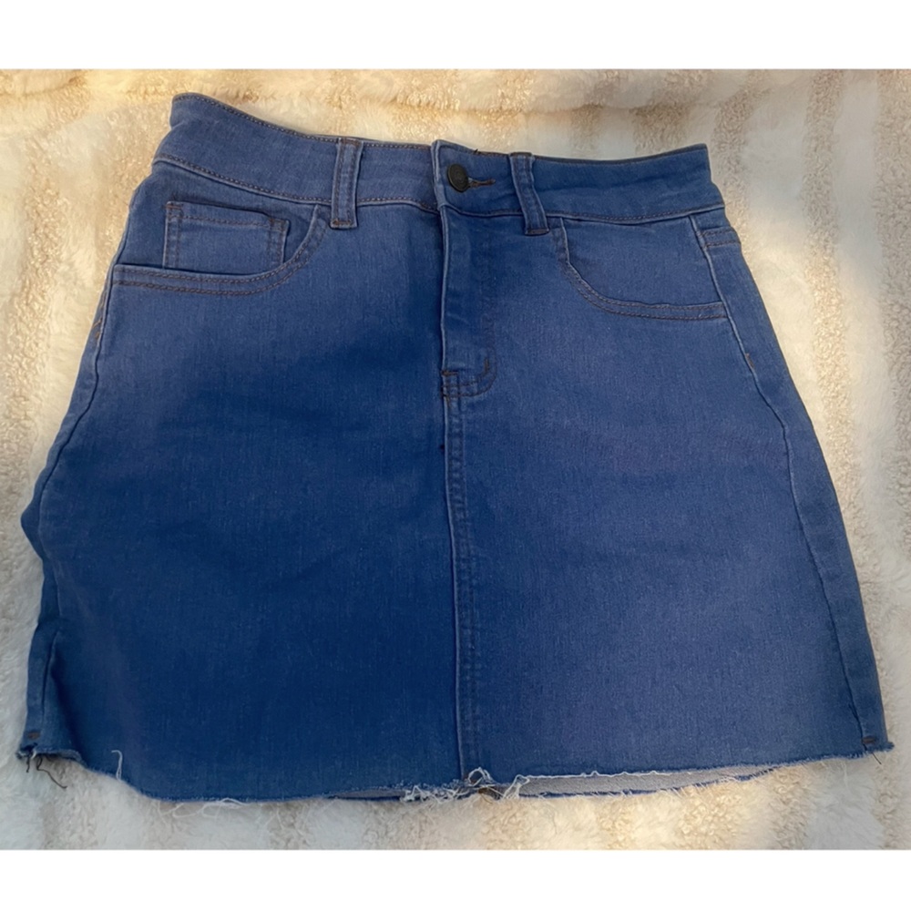 A denim mini skirt, Size: Large (It states on the tag), Color: Blue